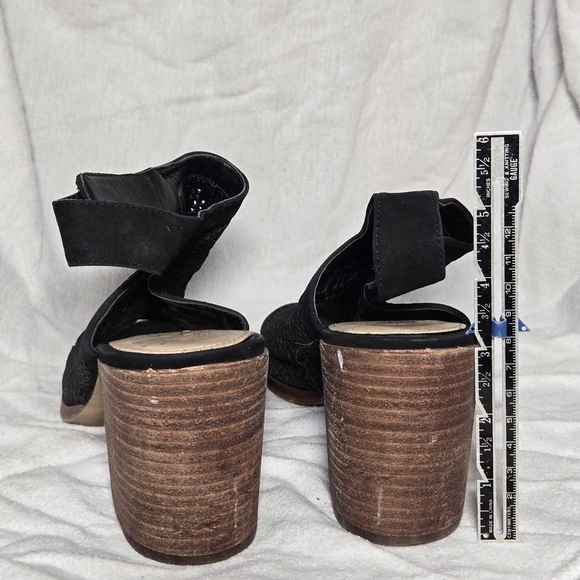 Elegant Black Women's Heeled Sandals - Picture 3 of 8